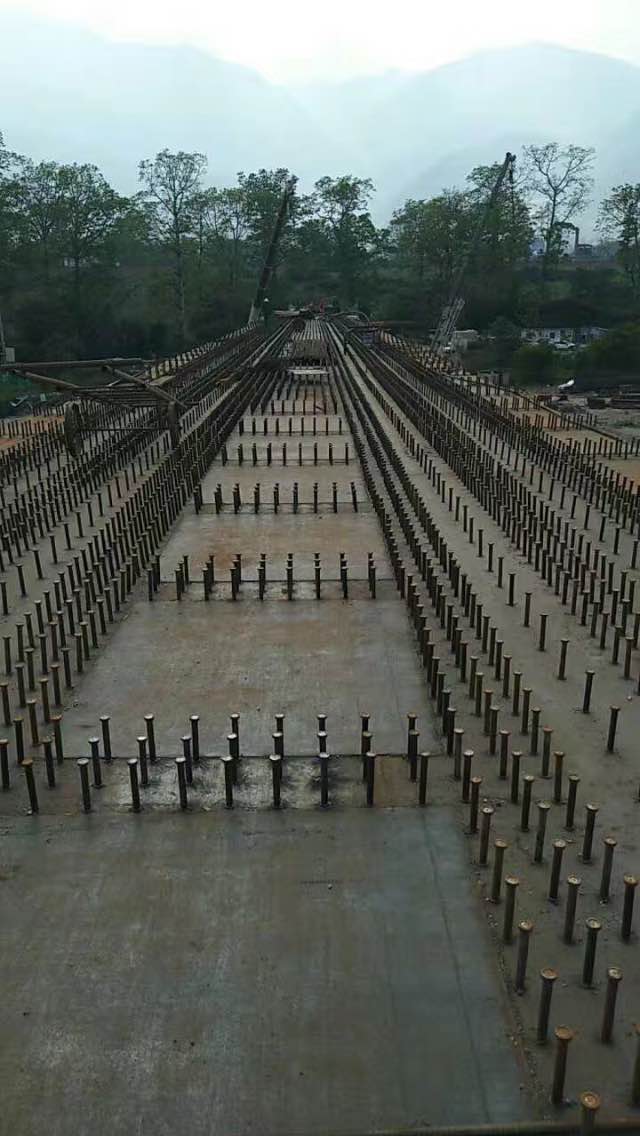 橋麵混凝土施工技（jì）術