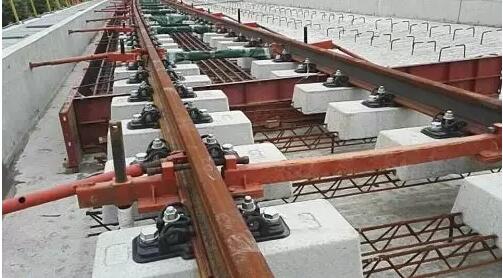 鐵（tiě）路鋪軌工作大致分五步進行（háng）