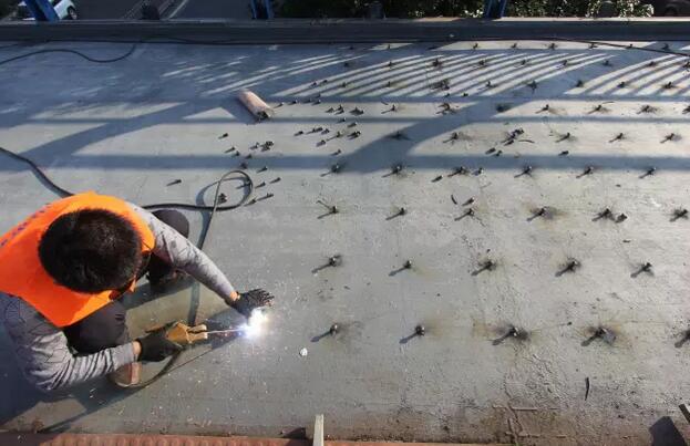 什麽？這四（sì）座人行天橋竟然安“剪力釘（dìng）子”！